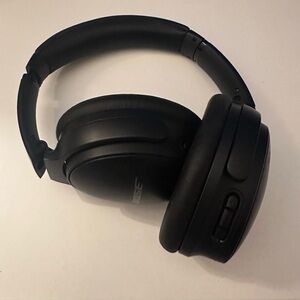 Bose quiet comfort blue tooth wirelesss noise canceling headphonese